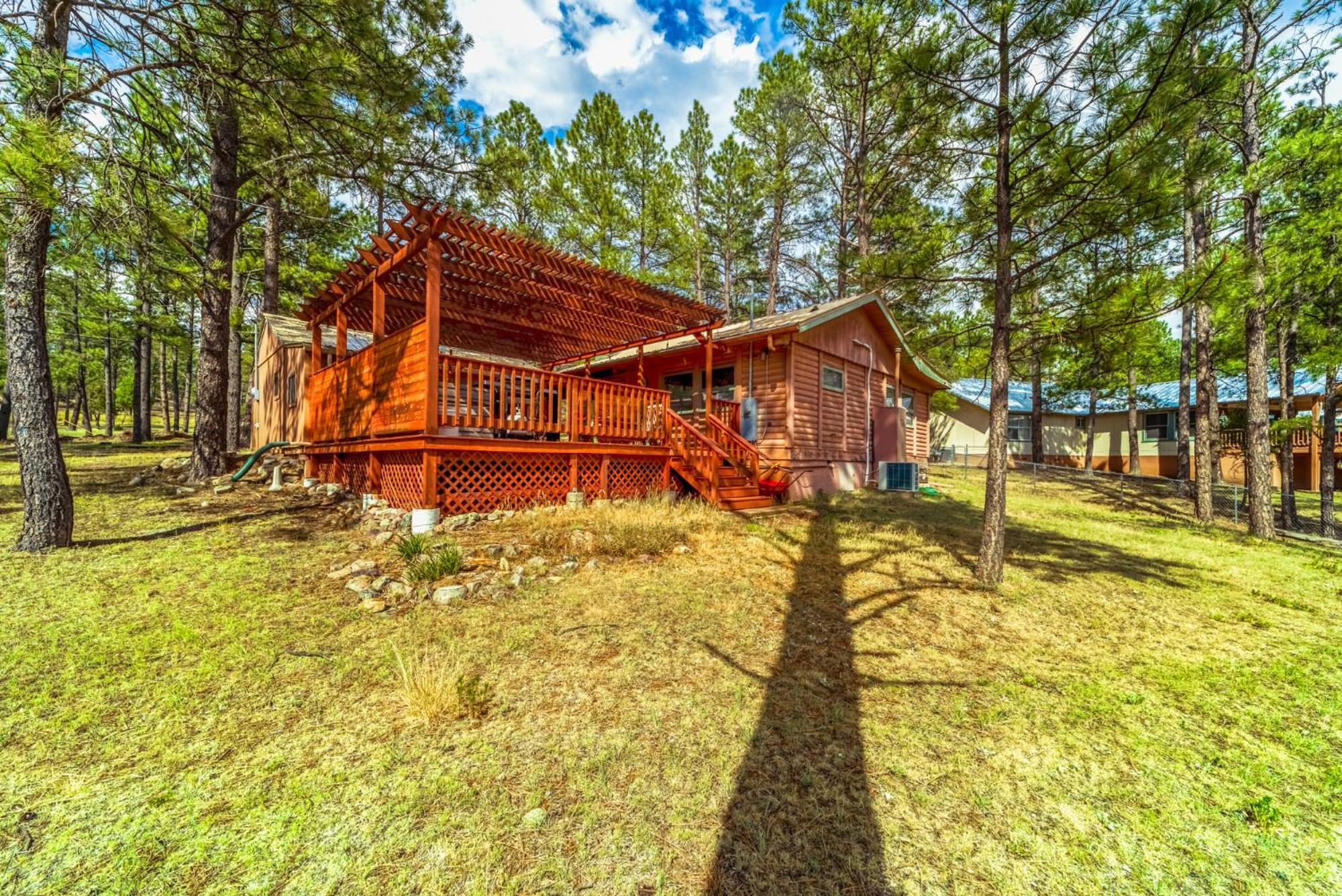 Сasa de vacaciones Deer Meadows: Adorable, Centrally Located With Private Hot Tub!