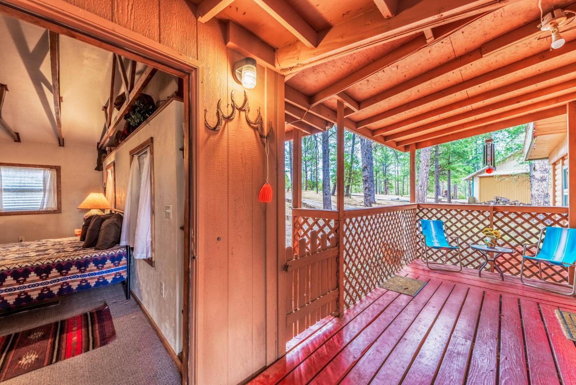 Deer Meadows: Adorable, Centrally Located With Private Hot Tub! *