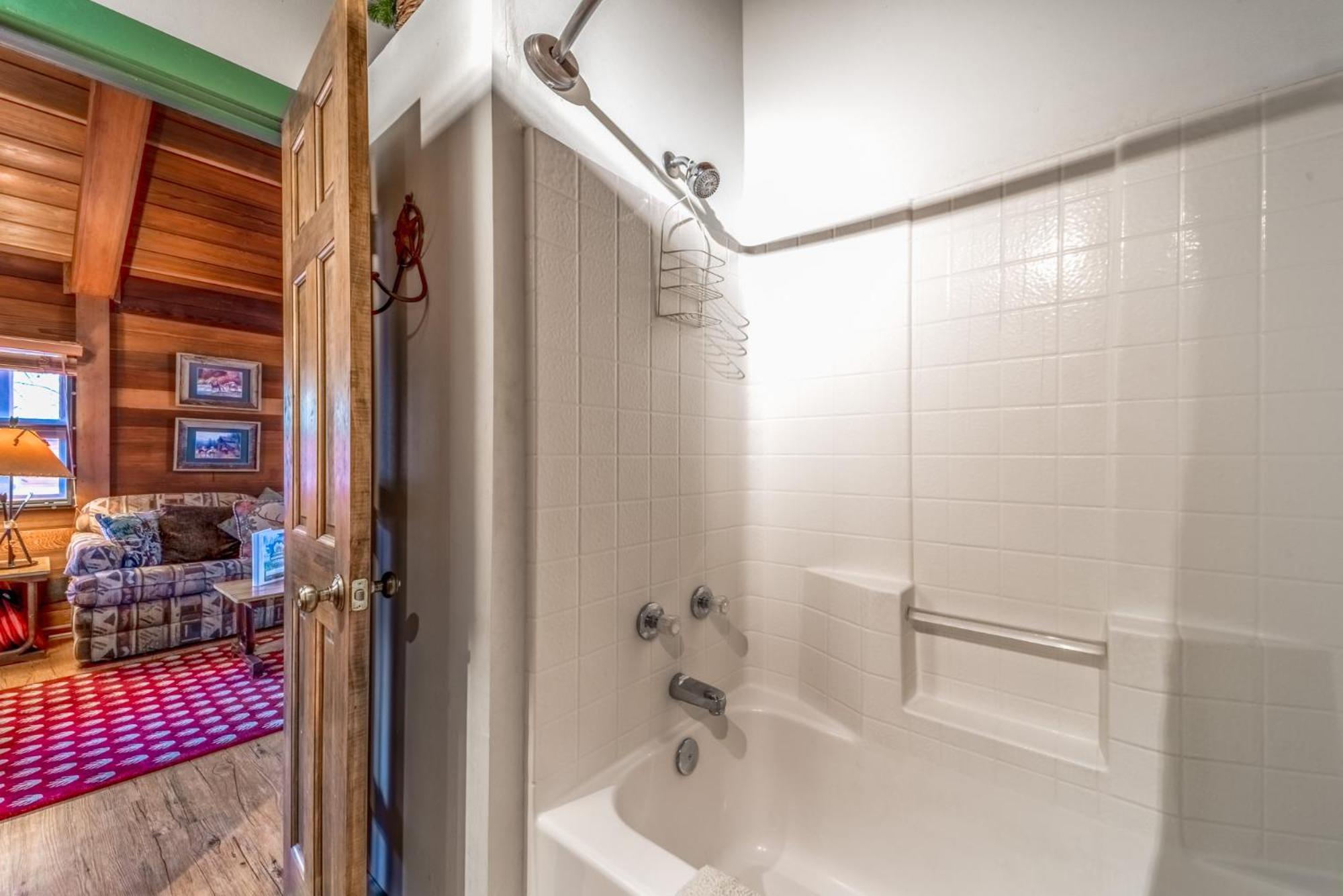 Сasa de vacaciones Deer Meadows: Adorable, Centrally Located With Private Hot Tub!