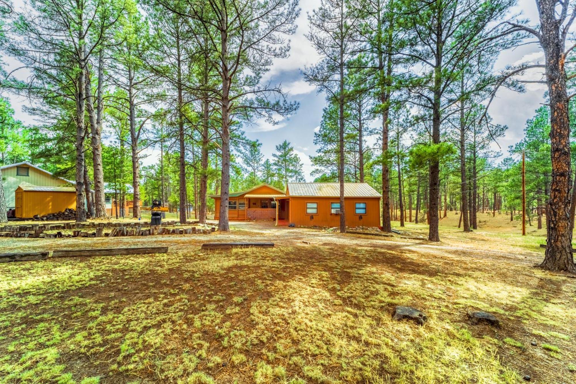 Deer Meadows: Adorable, Centrally Located With Private Hot Tub!