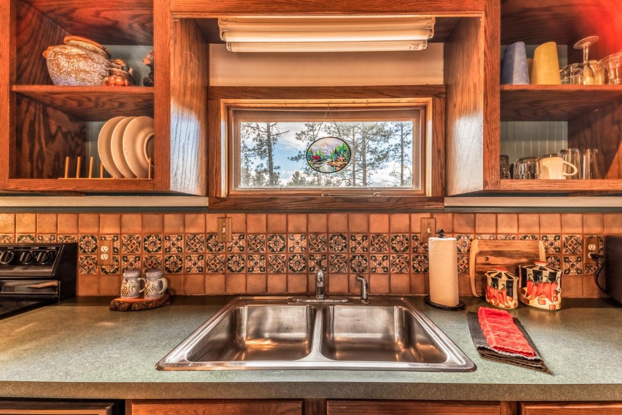 Deer Meadows: Adorable, Centrally Located With Private Hot Tub!