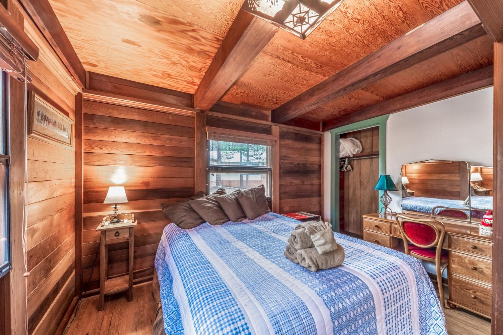 Deer Meadows: Adorable, Centrally Located With Private Hot Tub! Ruidoso