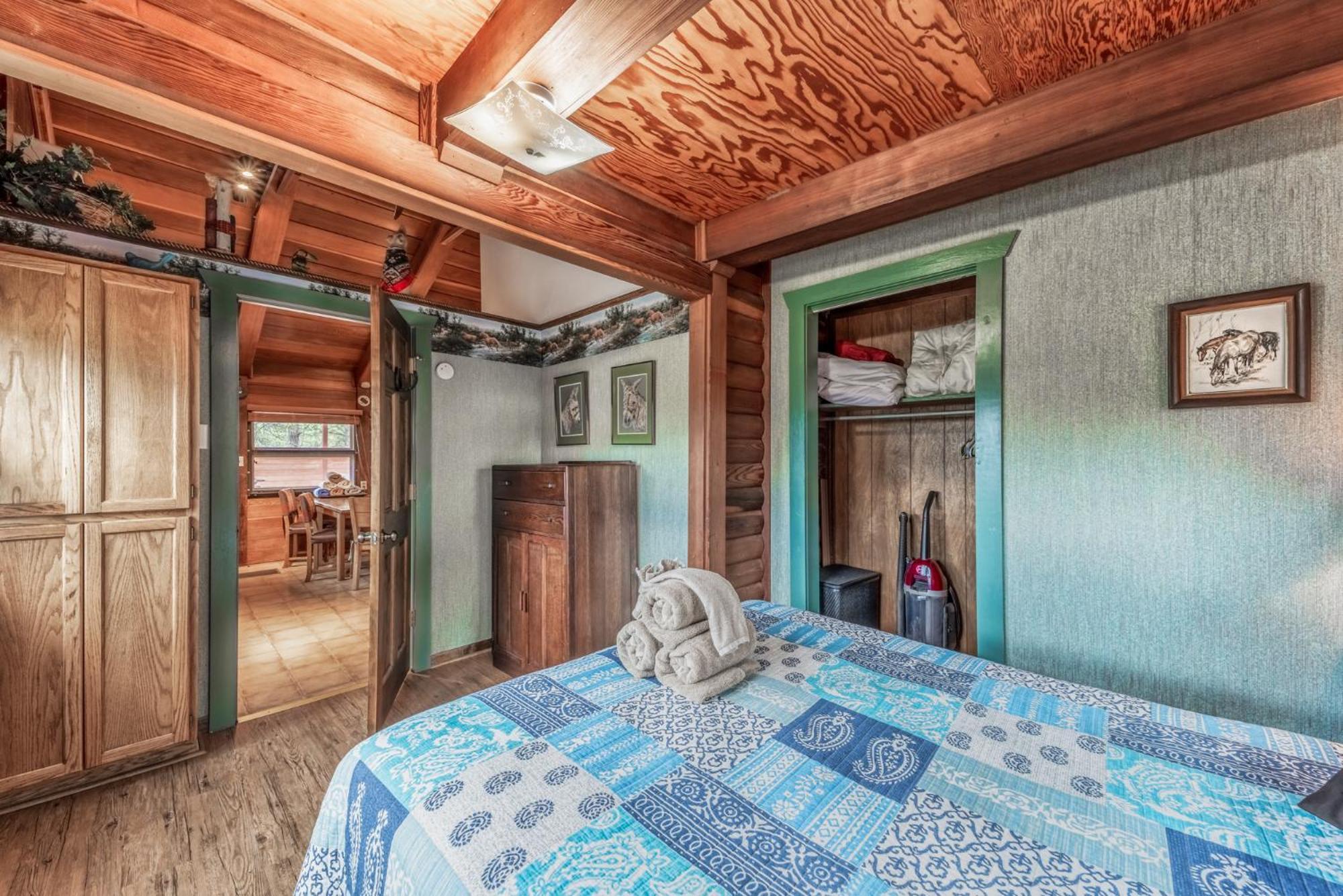 Deer Meadows: Adorable, Centrally Located With Private Hot Tub! *