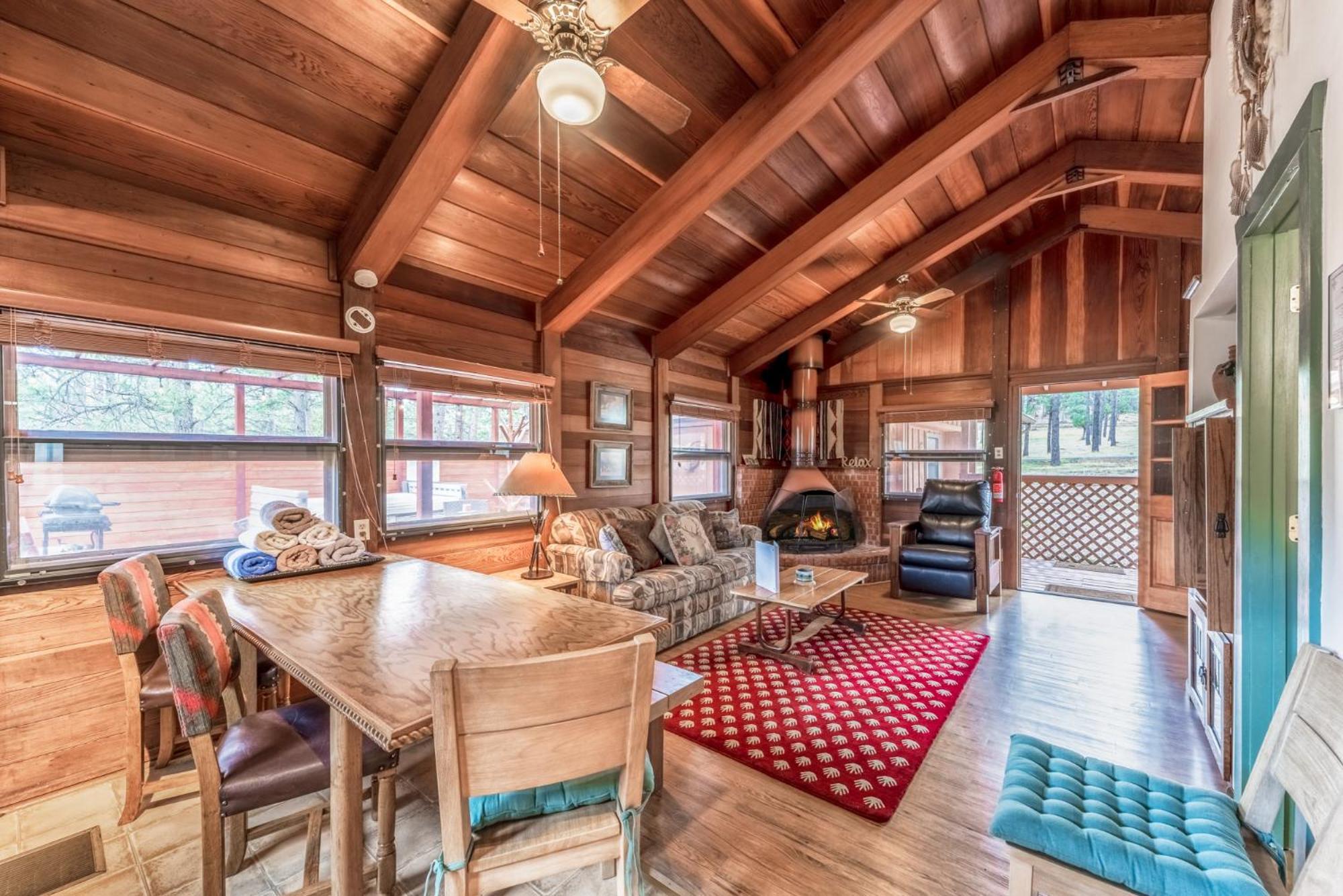 Deer Meadows: Adorable, Centrally Located With Private Hot Tub! Сasa de vacaciones Ruidoso